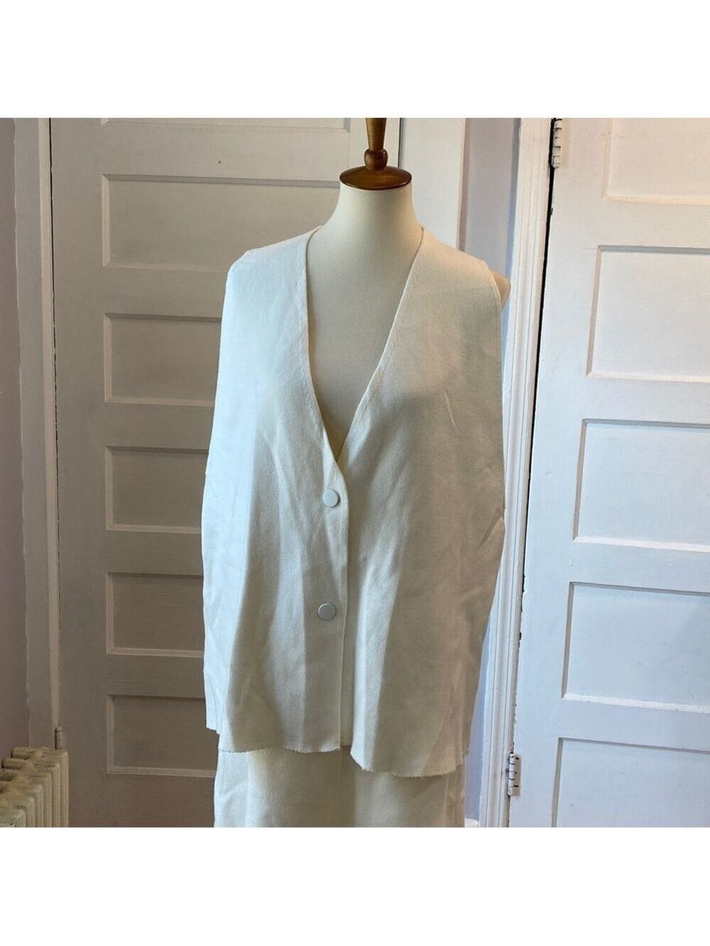 NWT Zara Cream Snap Front Vest, Size XS-S - Picture 7 of 16